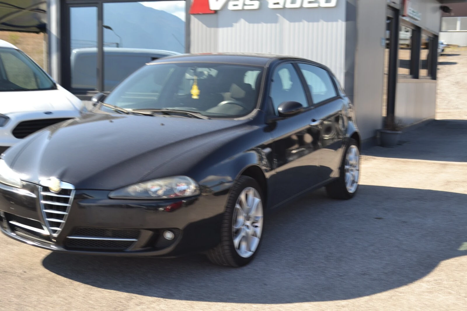 Alfa Romeo 147 1.6 16v - изображение 2