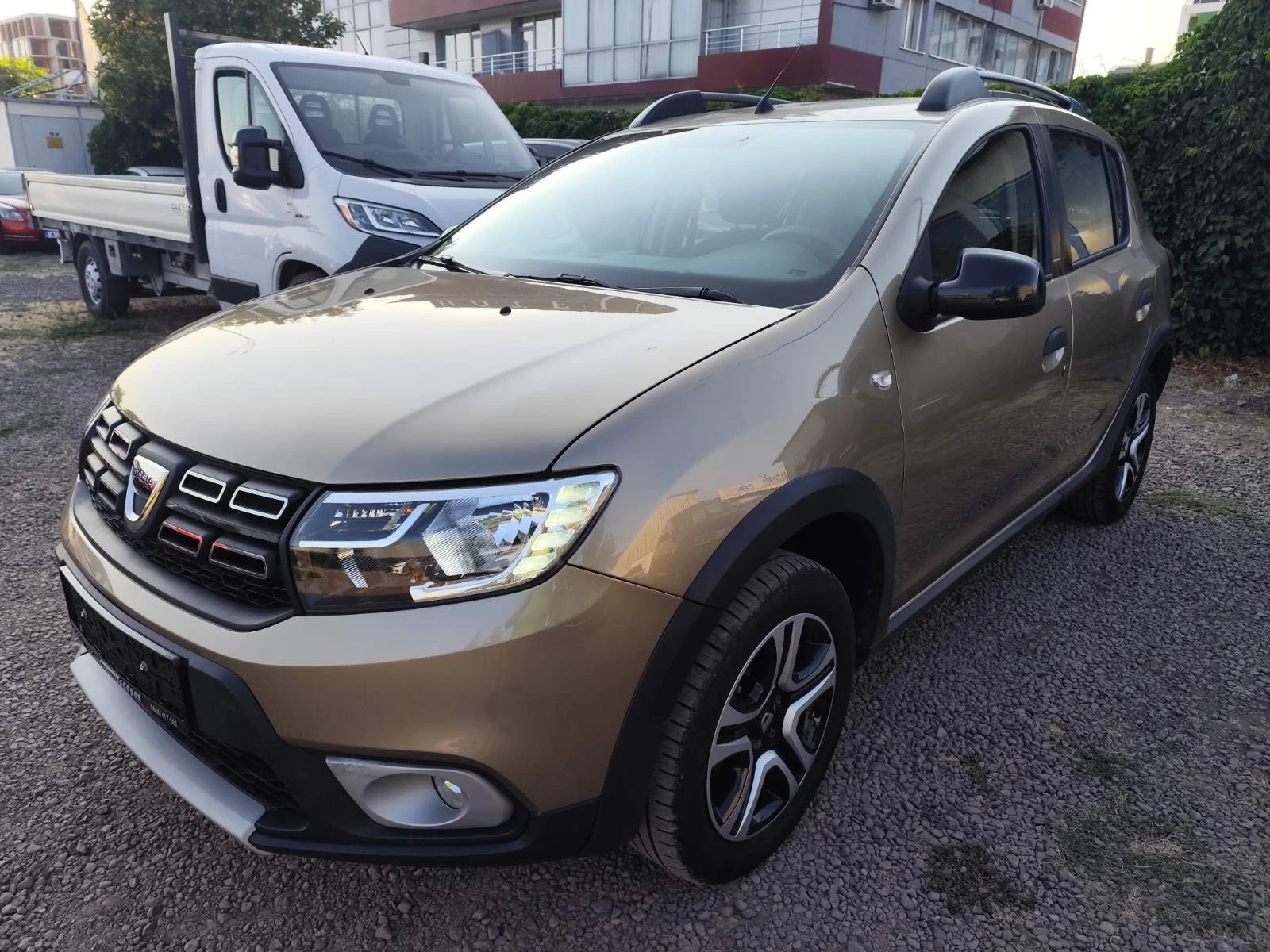 Dacia Sandero Stepway Unl 2, 90кс - изображение 2