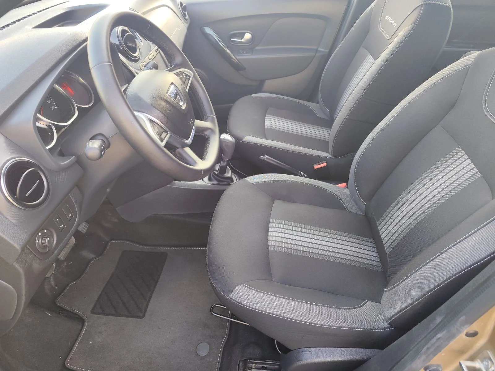 Dacia Sandero Stepway Unl 2, 90кс - изображение 9