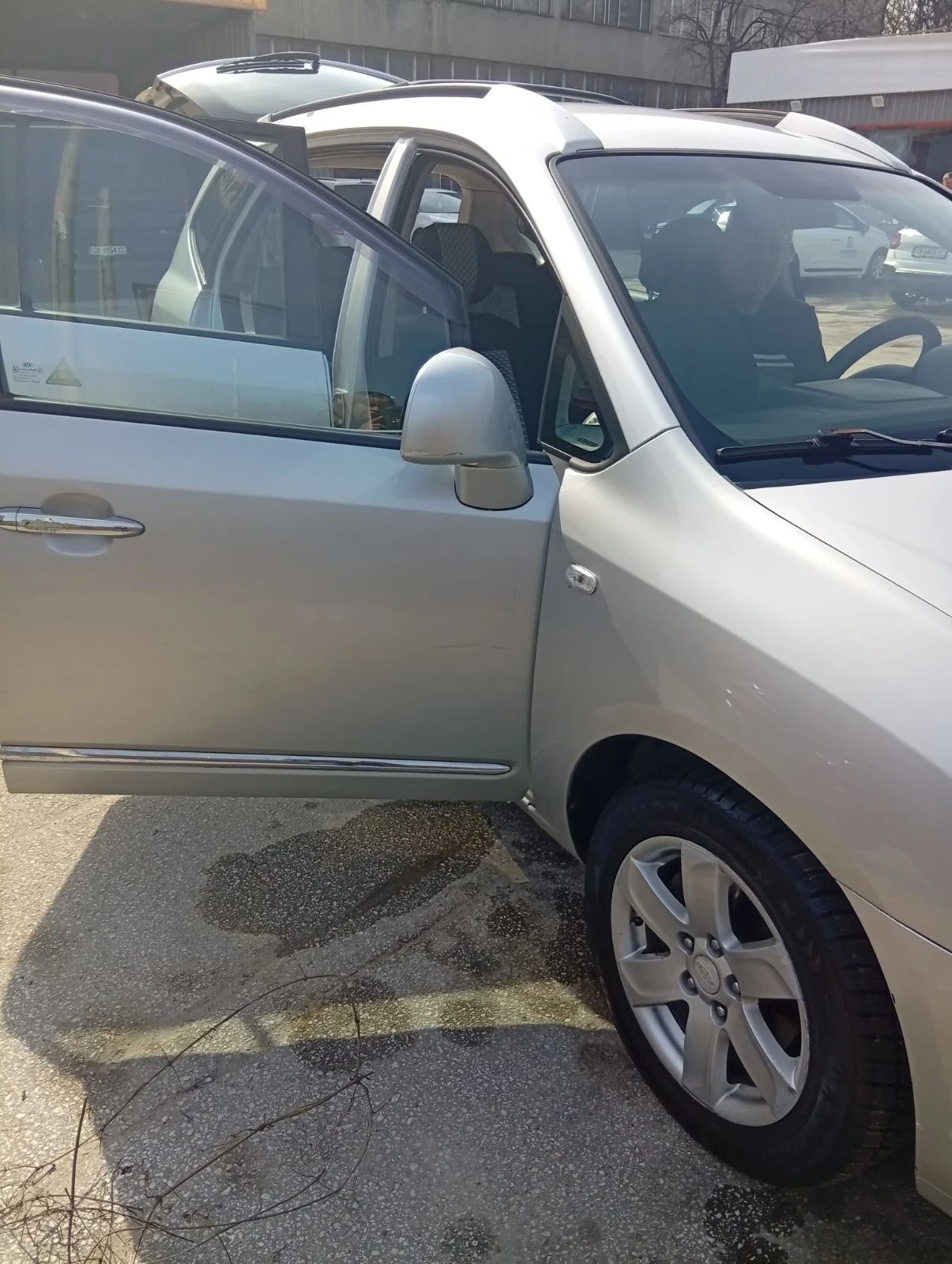 Kia Carens 2.0, снимка 4 - Автомобили и джипове - 53866241