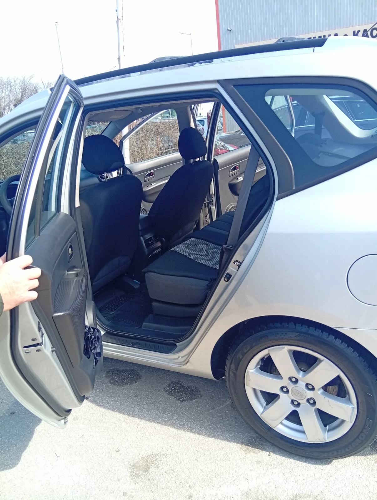 Kia Carens 2.0, снимка 6 - Автомобили и джипове - 53866241