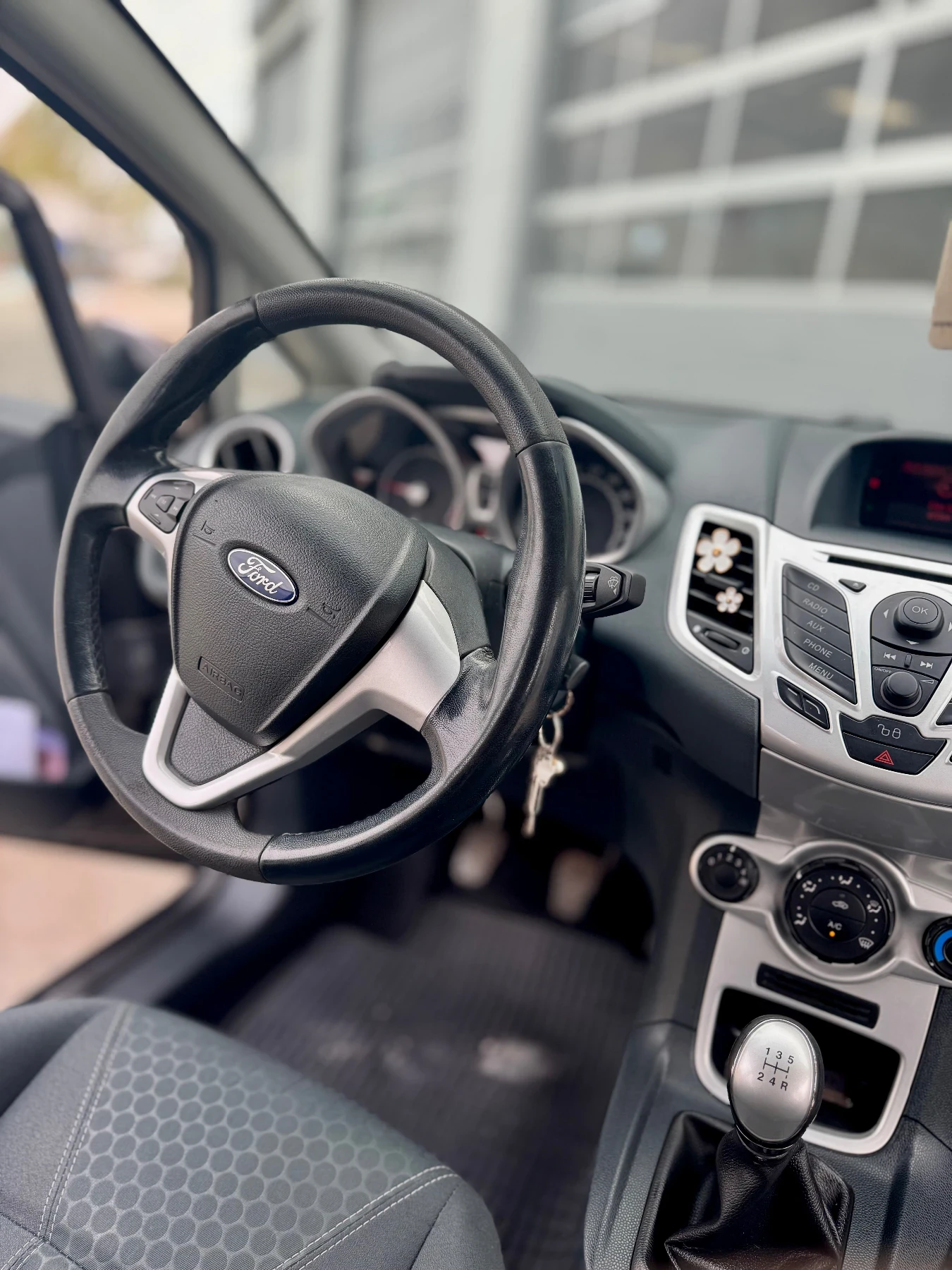 Ford Fiesta 1.4TDCi Titanium, снимка 13 - Автомобили и джипове - 53883922