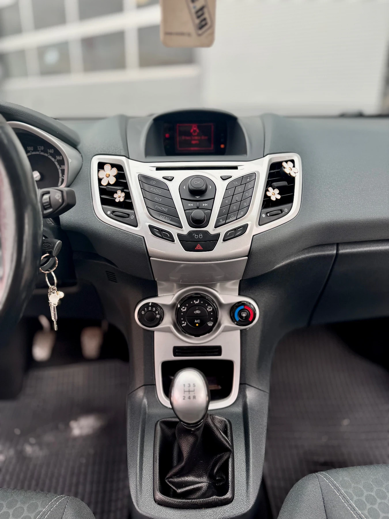 Ford Fiesta 1.4TDCi Titanium, снимка 12 - Автомобили и джипове - 53883922