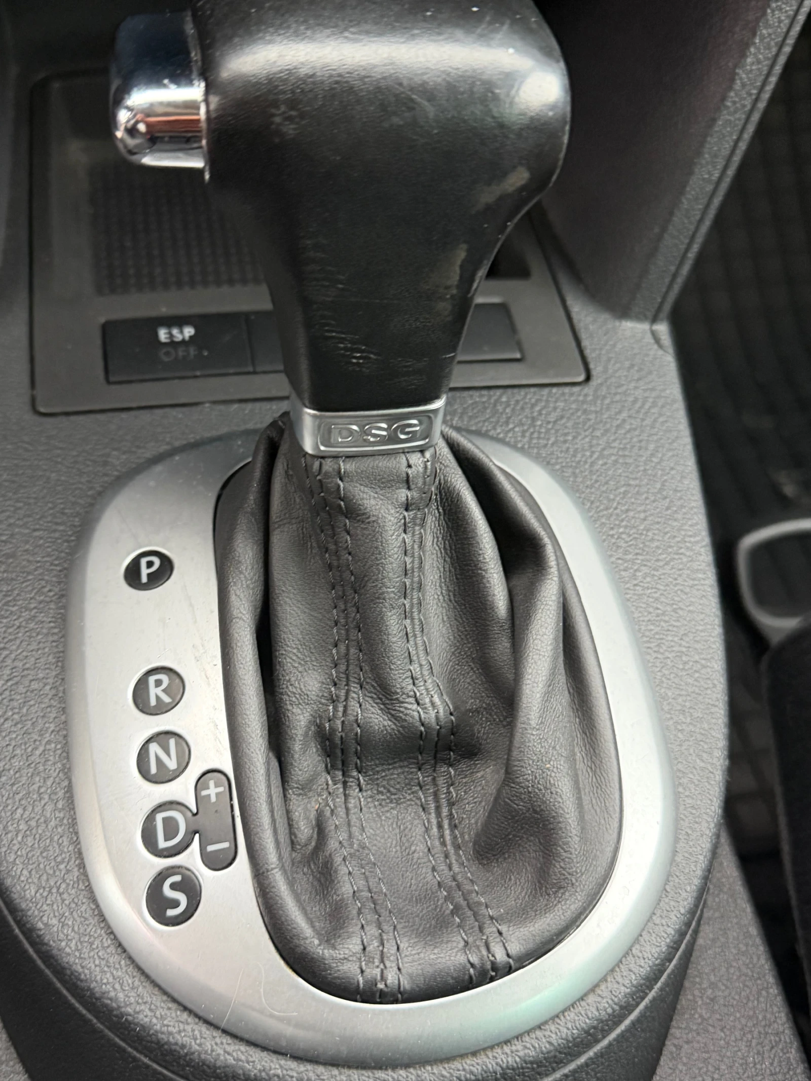 VW Touran 2.0tdi 140hp DSG, снимка 7 - Автомобили и джипове - 53890569