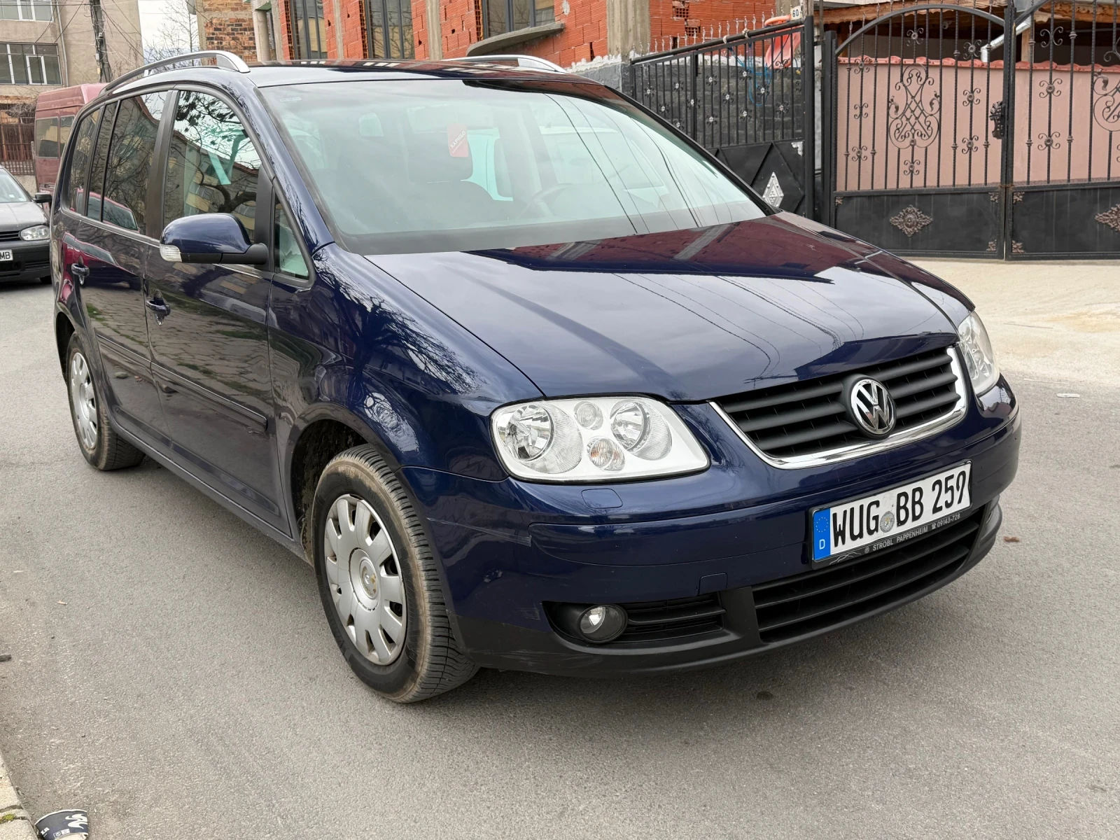 VW Touran 2.0tdi 140hp DSG, снимка 3 - Автомобили и джипове - 53890569