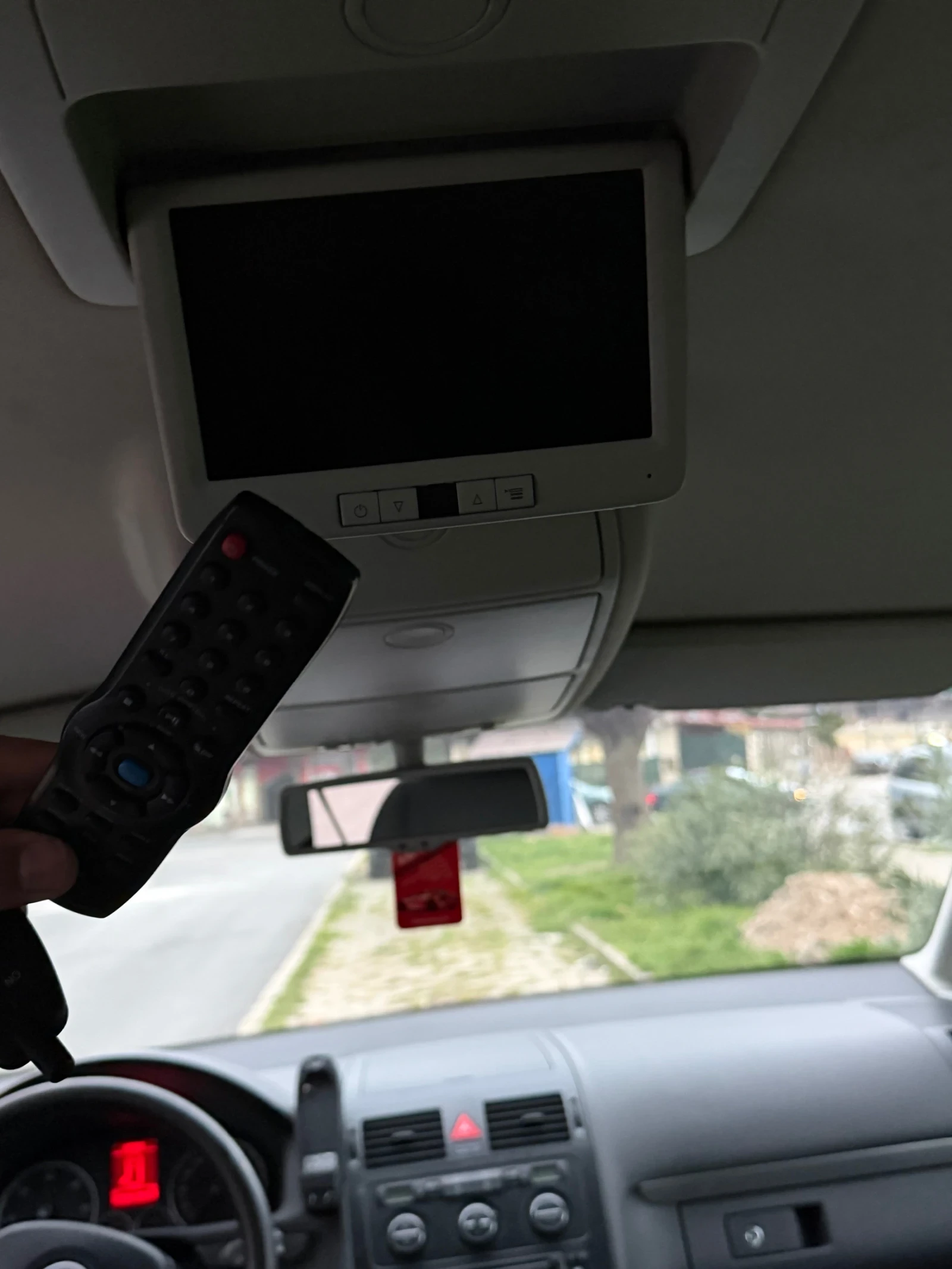 VW Touran 2.0tdi 140hp DSG, снимка 8 - Автомобили и джипове - 53890569