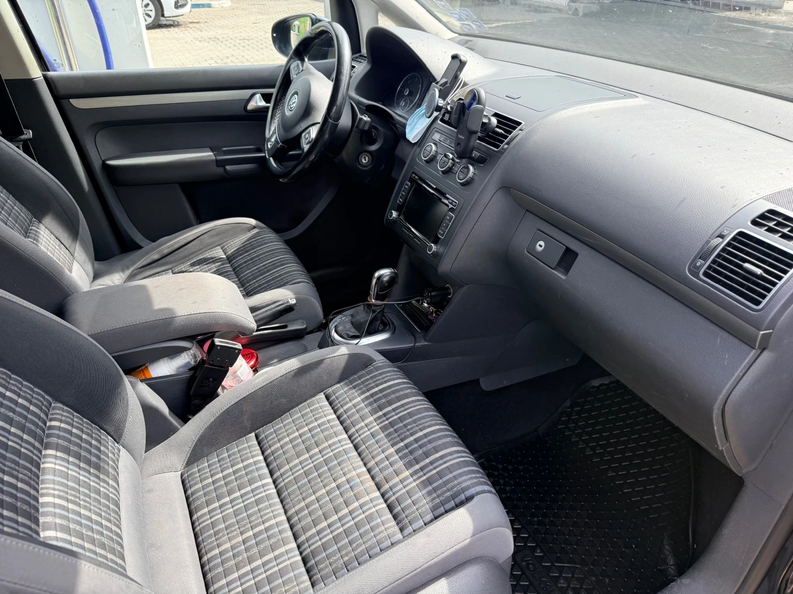 VW Touran 2.0 CROSS, снимка 15 - Автомобили и джипове - 53986499