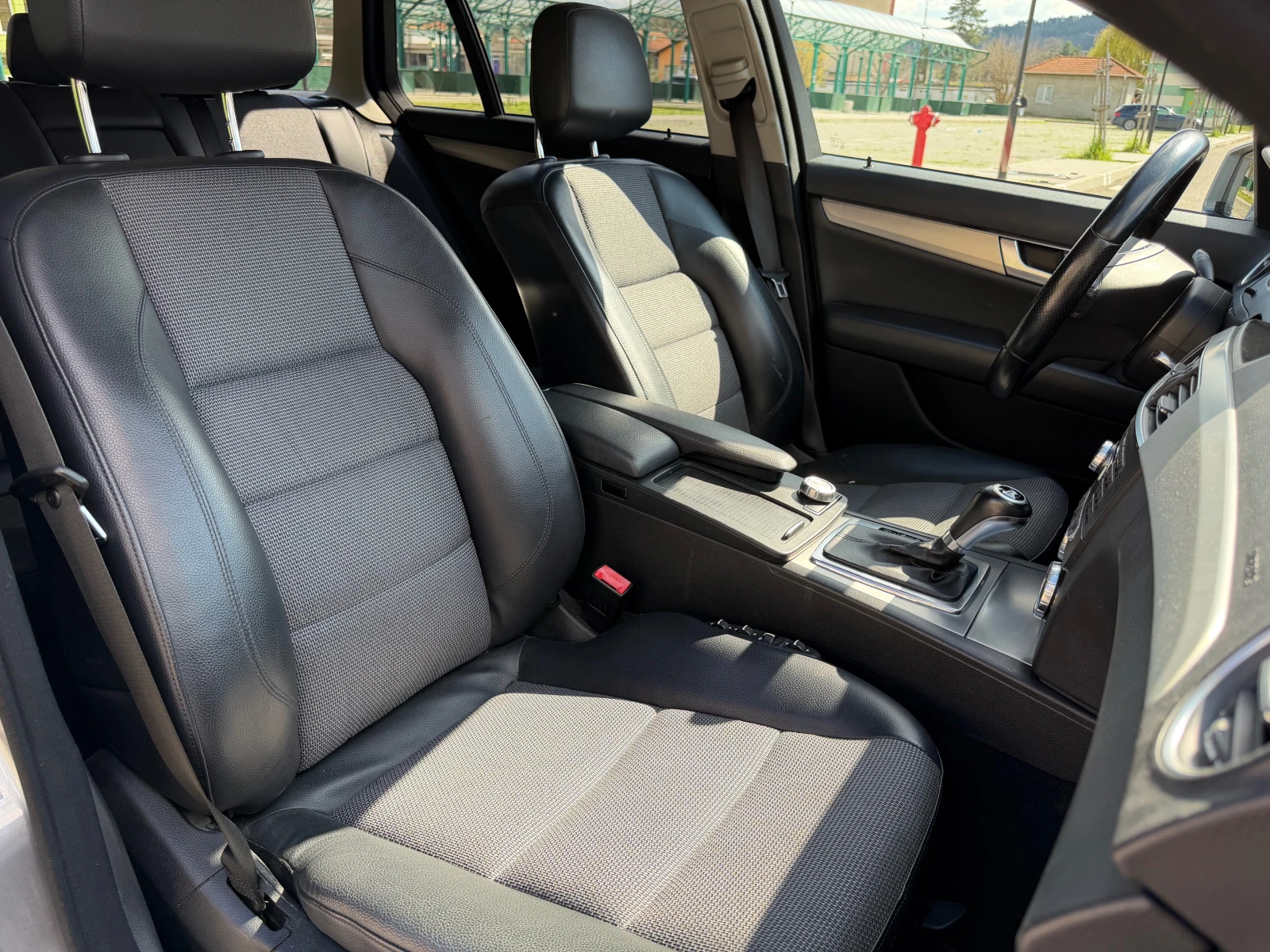 Mercedes-Benz C 350, снимка 12 - Автомобили и джипове - 54101957