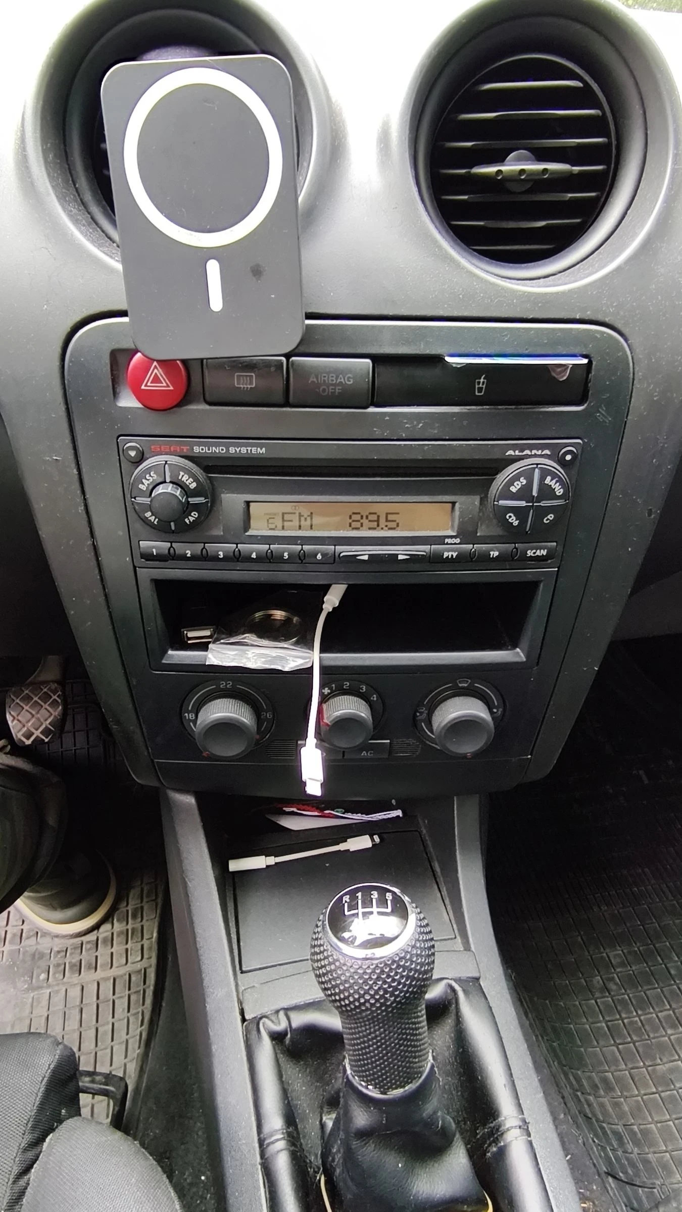 Seat Ibiza, снимка 6 - Автомобили и джипове - 54645532