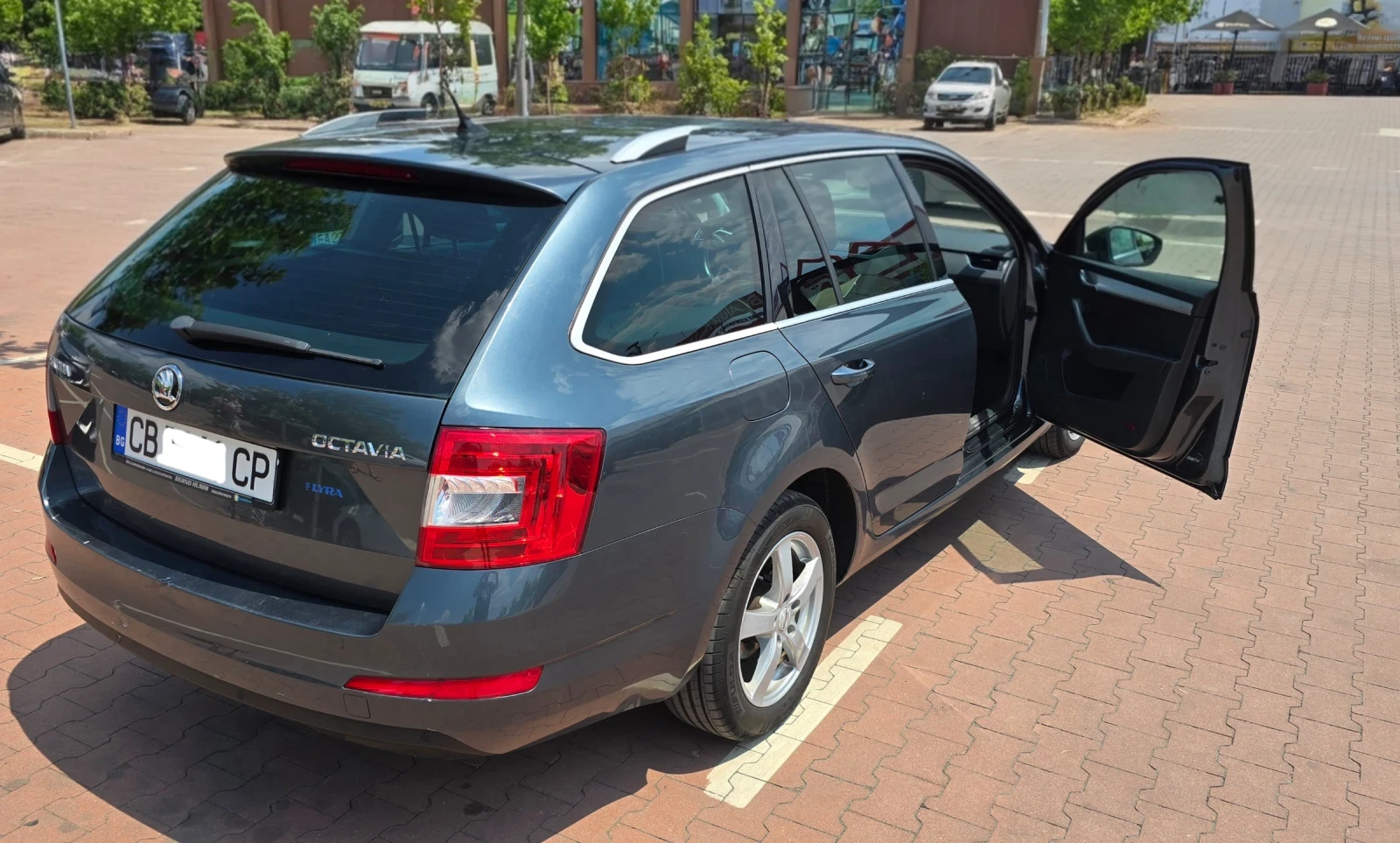 Skoda Octavia  Edition 2.0 TDI 150 к.с., автоматик, комби, снимка 4 - Автомобили и джипове - 55070311