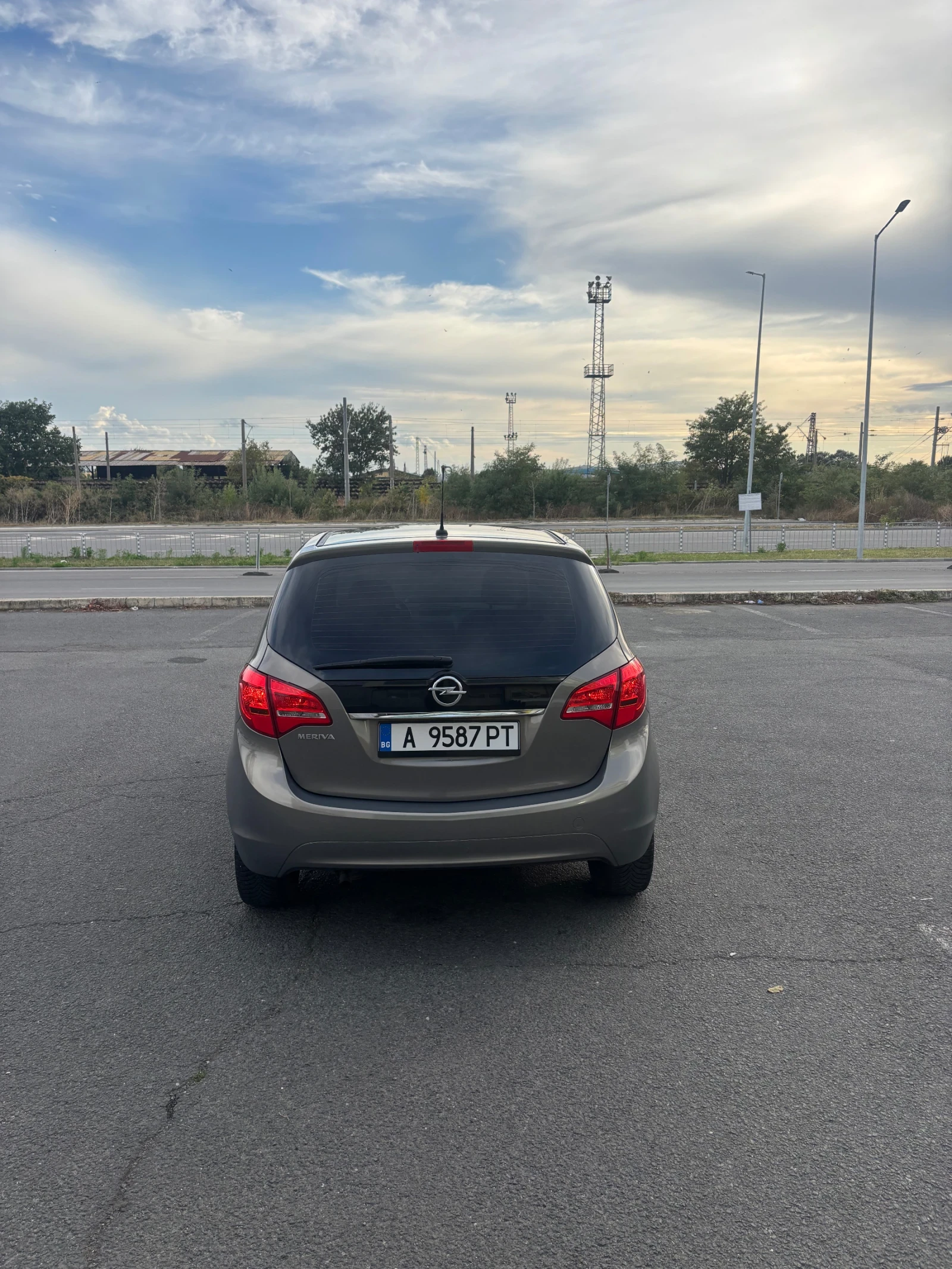 Opel Meriva 1.4 100кс., снимка 4 - Автомобили и джипове - 56260773
