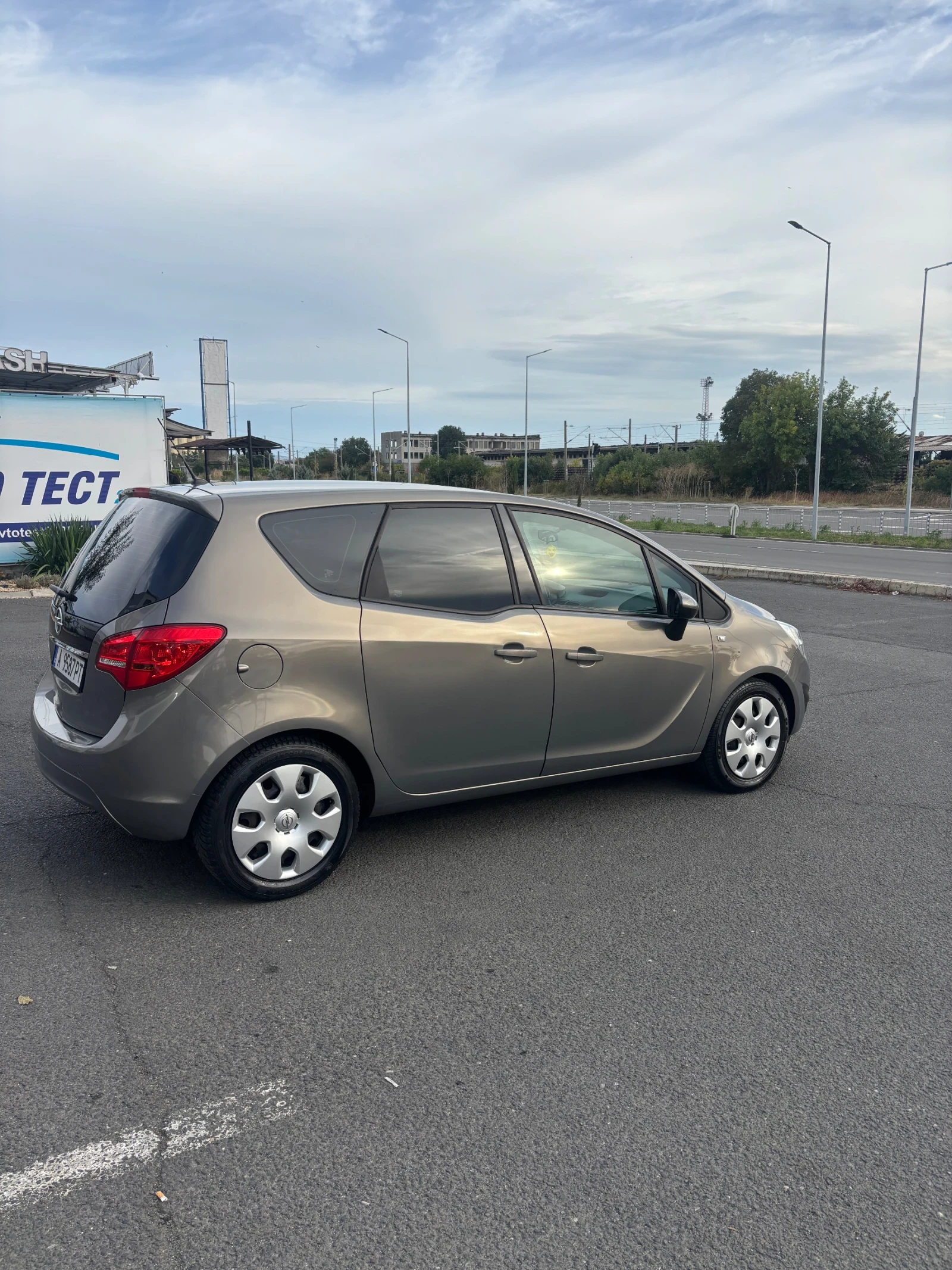 Opel Meriva 1.4 100кс., снимка 3 - Автомобили и джипове - 56260773