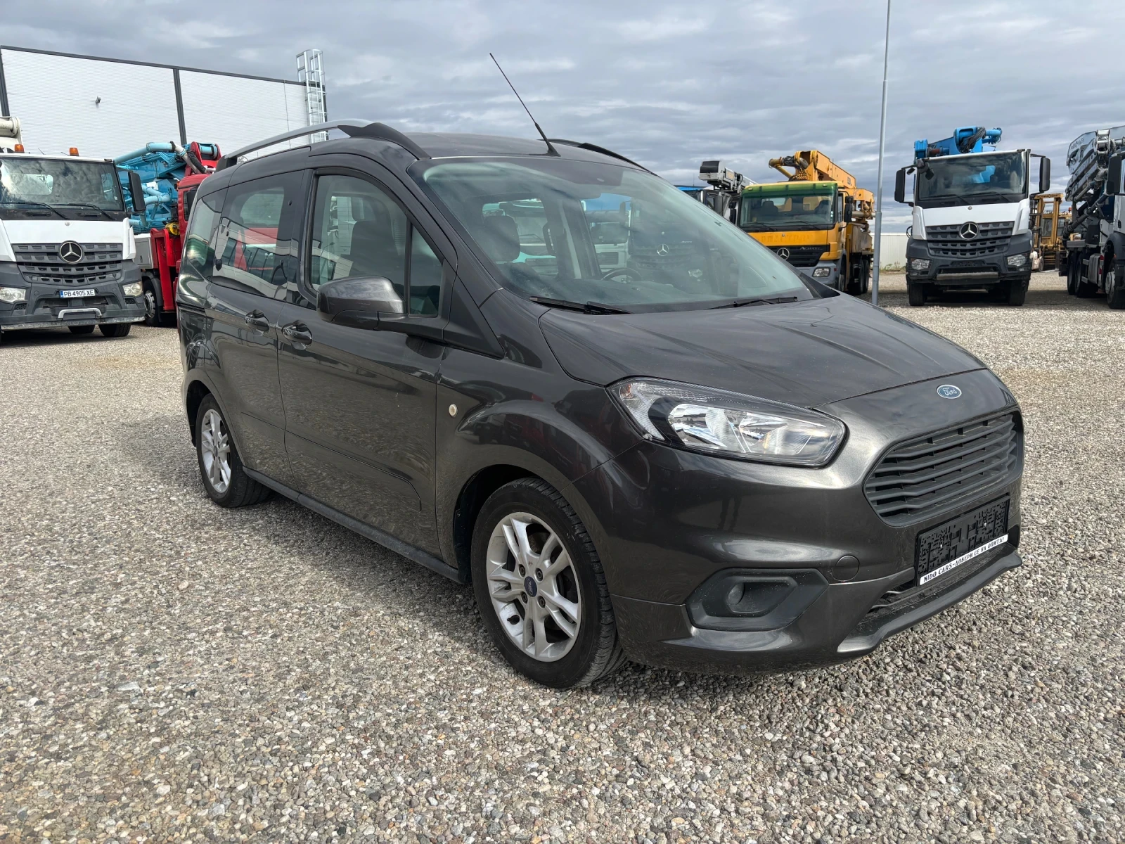 Ford Tourneo Connect 1.5 TDCI, снимка 2 - Автомобили и джипове - 56721059