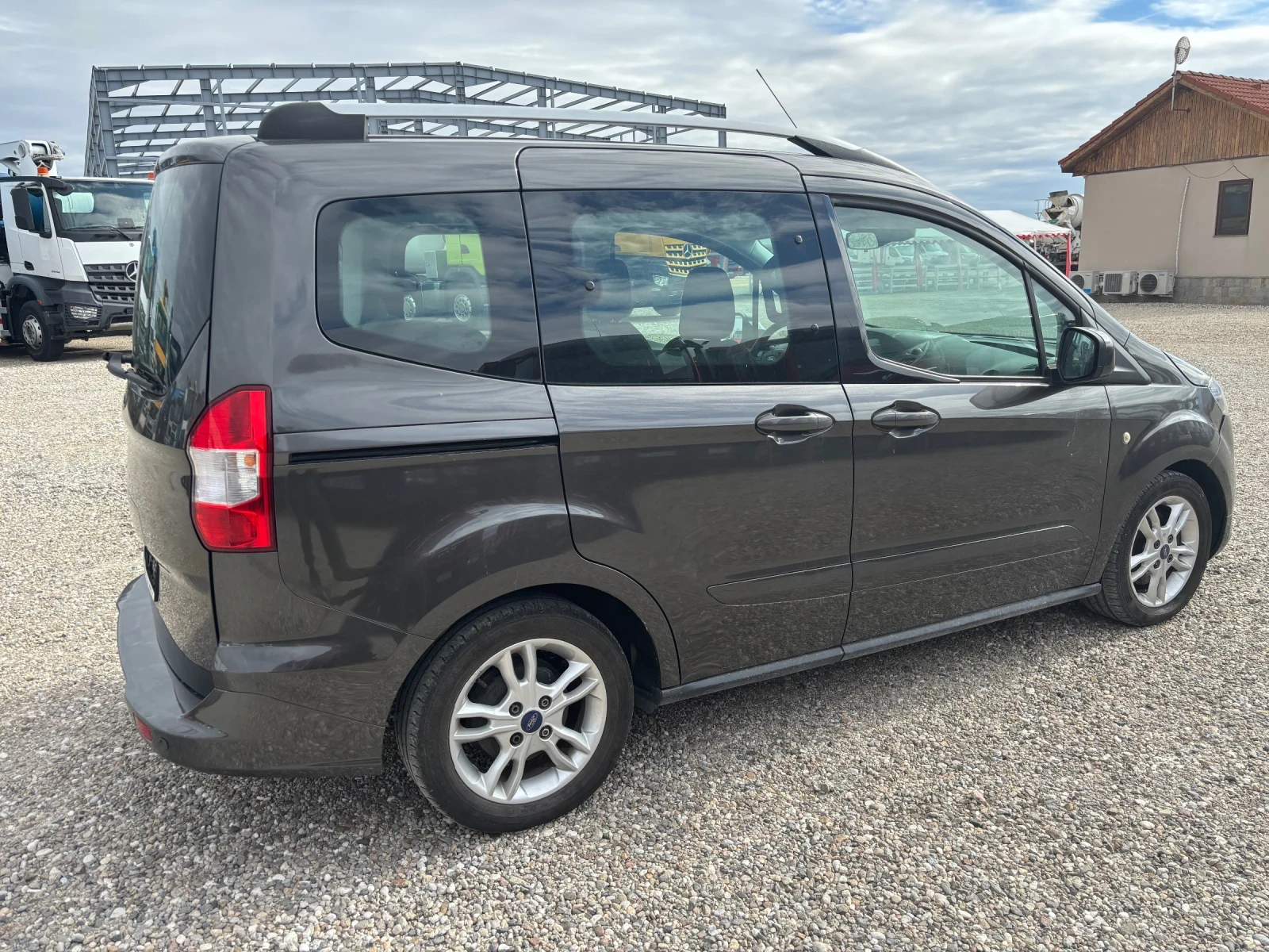 Ford Tourneo Connect 1.5 TDCI, снимка 4 - Автомобили и джипове - 56721059