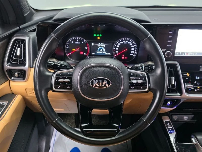 Kia Sorento Diesel 2.2 4WD| DIST| КАМЕРА| МЪРТВА ТОЧКА| ОБДУХ, снимка 13 - Автомобили и джипове - 55736738