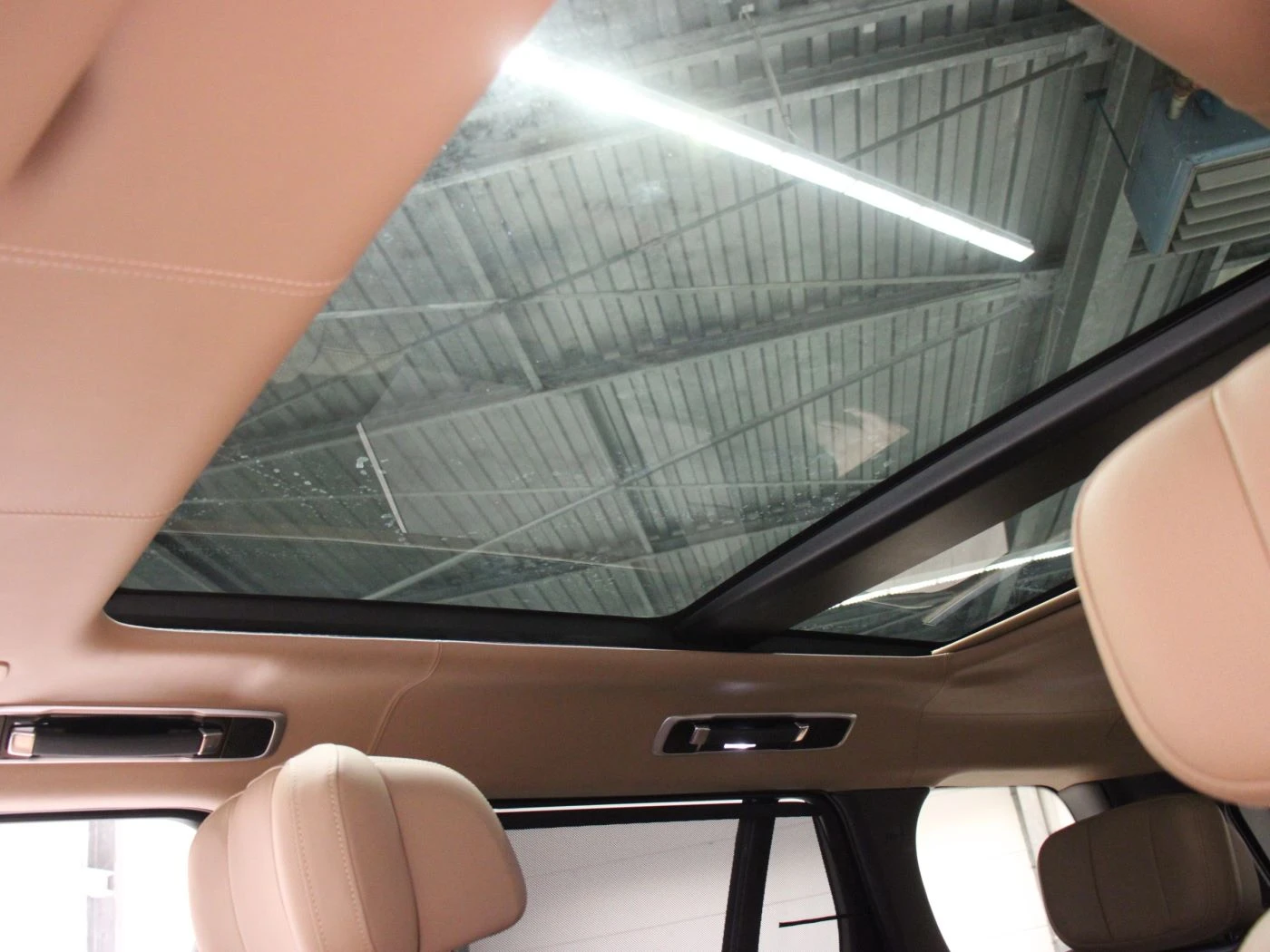 Land Rover Range rover P550e Autobiography - изображение 7