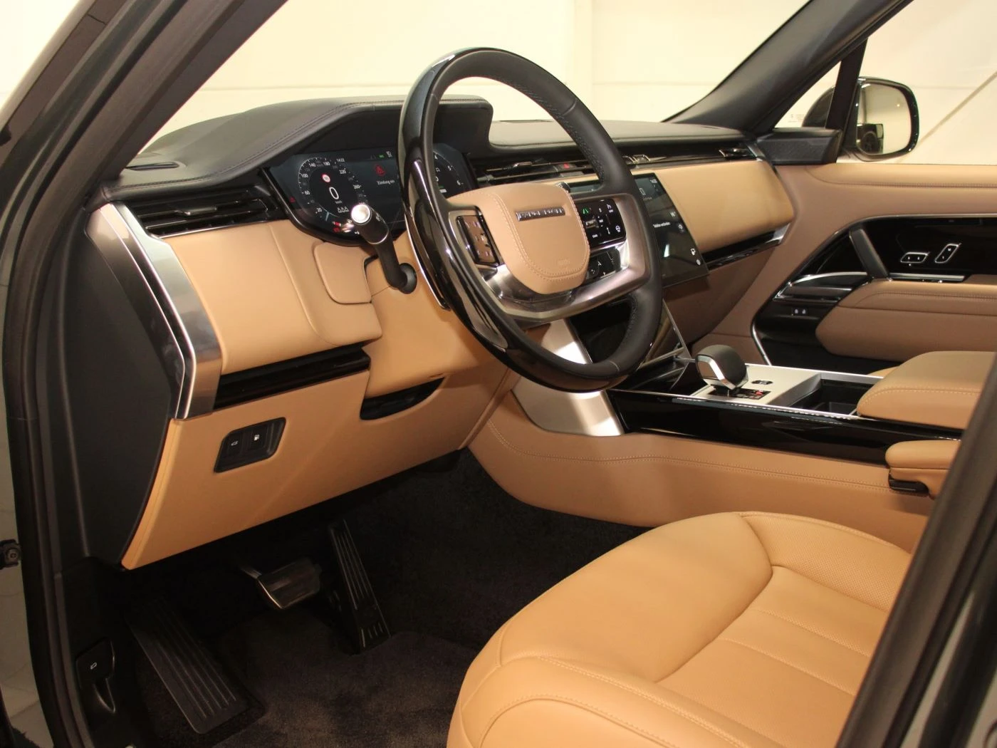 Land Rover Range rover P550e Autobiography - изображение 4