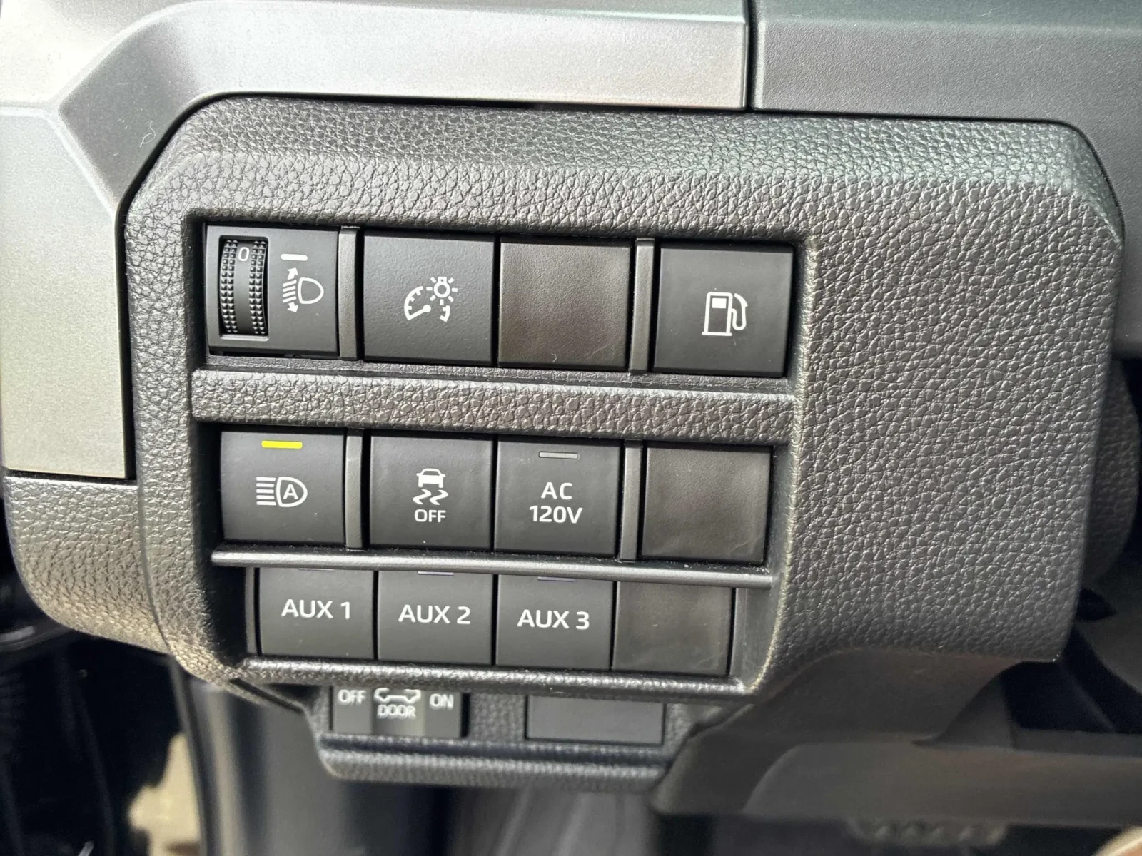 Toyota Tacoma 4WD TRD Sport Hybrid Double Cab 5' Bed AT, снимка 13 - Автомобили и джипове - 54179481