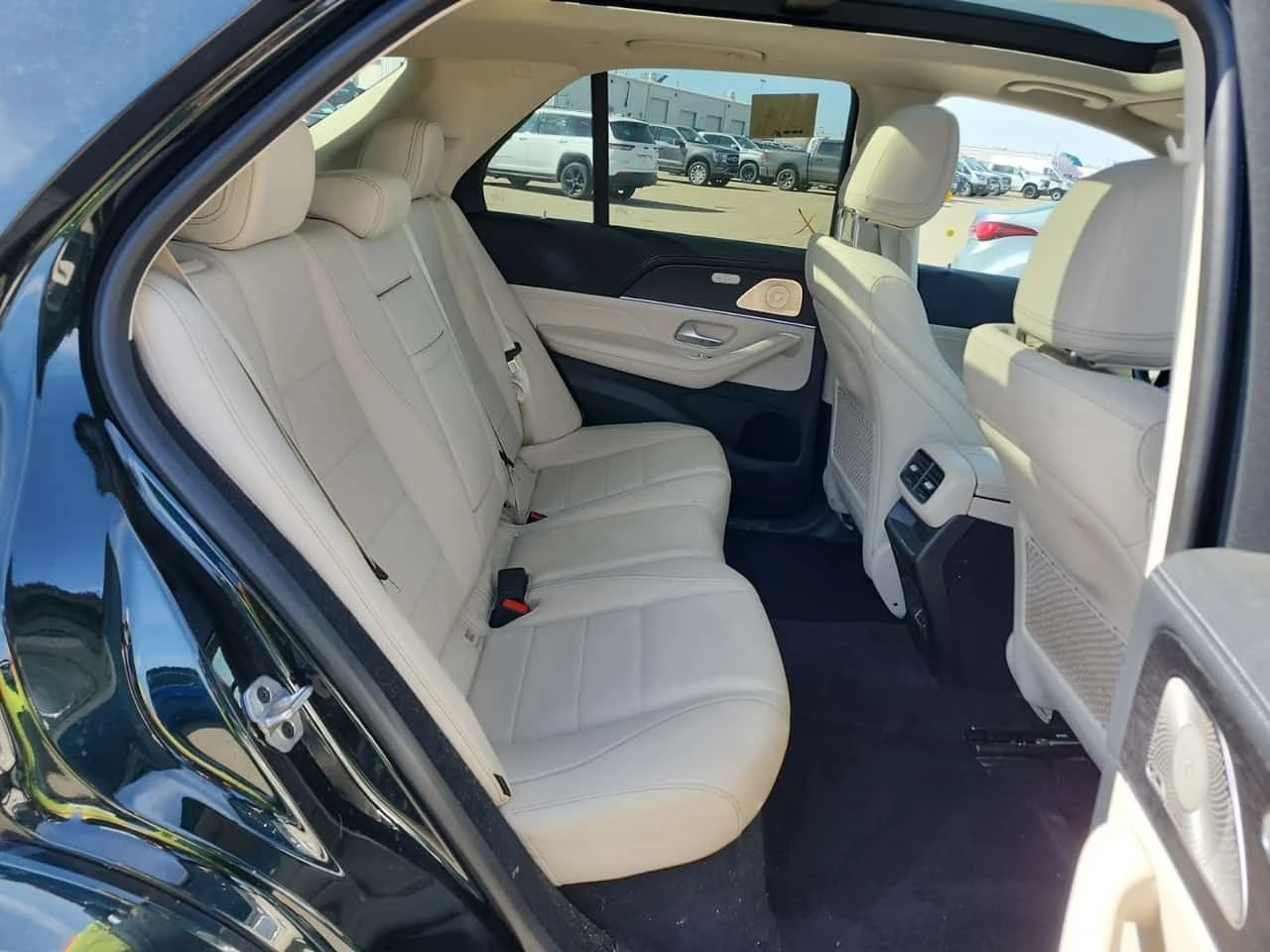 Mercedes-Benz GLE 350 BURMESTER| 360 КАМЕРИ| PANO| HUD| 2 КЛЮЧА| , снимка 11 - Автомобили и джипове - 54425376