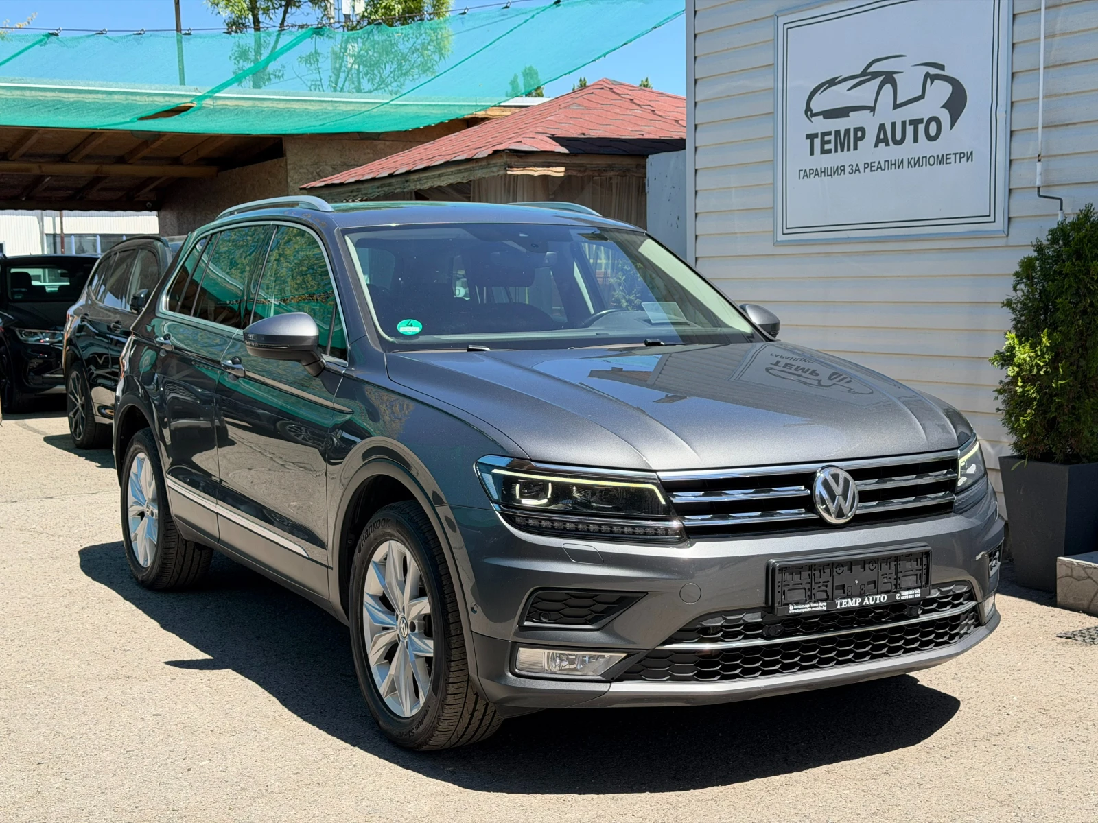 VW Tiguan 190к.с* 4х4* VIRTUAL* СЕРВИЗНА КН-КА С ПЪЛНА ИСТОР, снимка 3 - Автомобили и джипове - 54632467