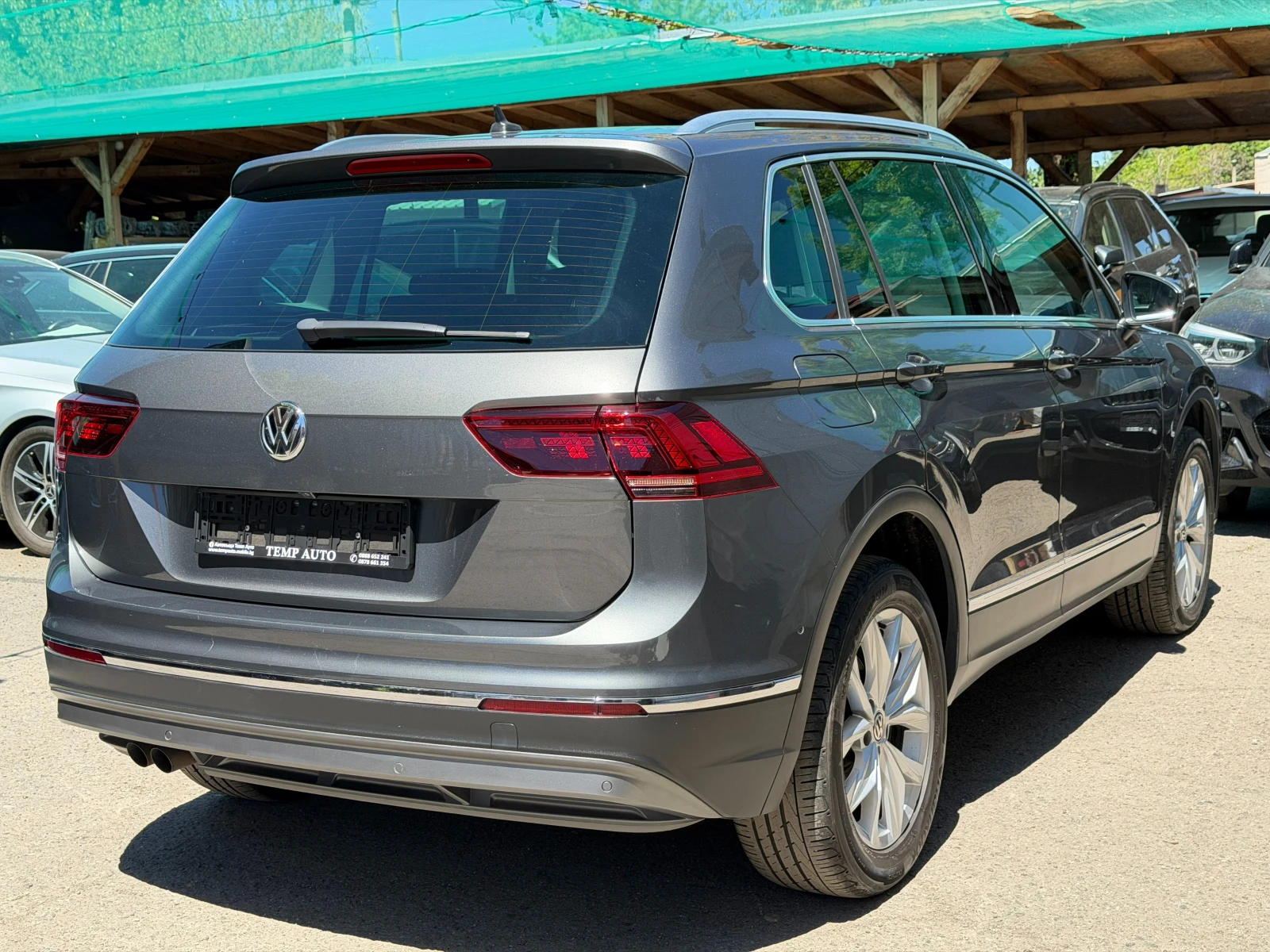 VW Tiguan 190к.с* 4х4* VIRTUAL* СЕРВИЗНА КН-КА С ПЪЛНА ИСТОР, снимка 5 - Автомобили и джипове - 54632467