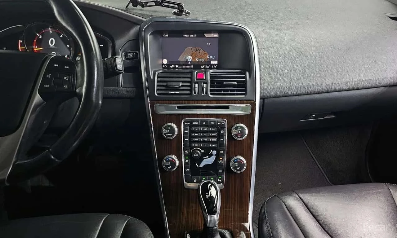 Volvo XC60 * D4 * ЦЕНА ДО БГ, снимка 13 - Автомобили и джипове - 55627213