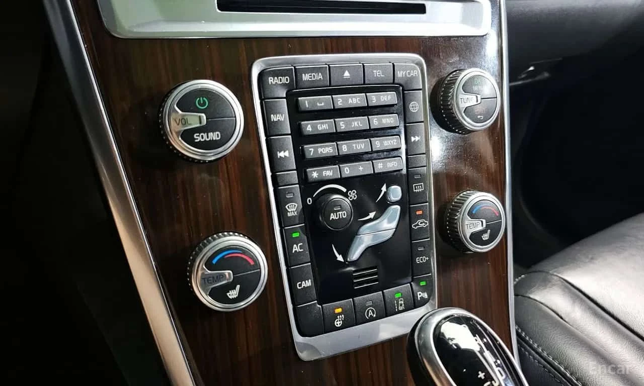Volvo XC60 * D4 * ЦЕНА ДО БГ, снимка 16 - Автомобили и джипове - 55627213