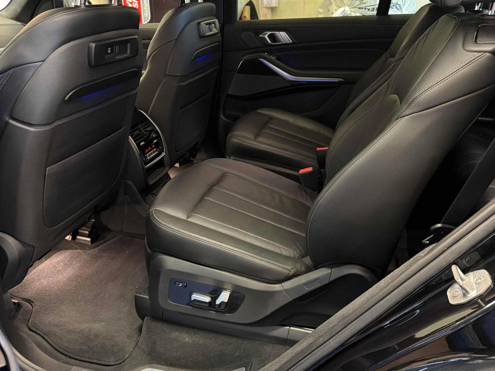 BMW X7 M-pack* 360* Pano* H&K* Подгрев* Keyless* , снимка 10 - Автомобили и джипове - 56249072