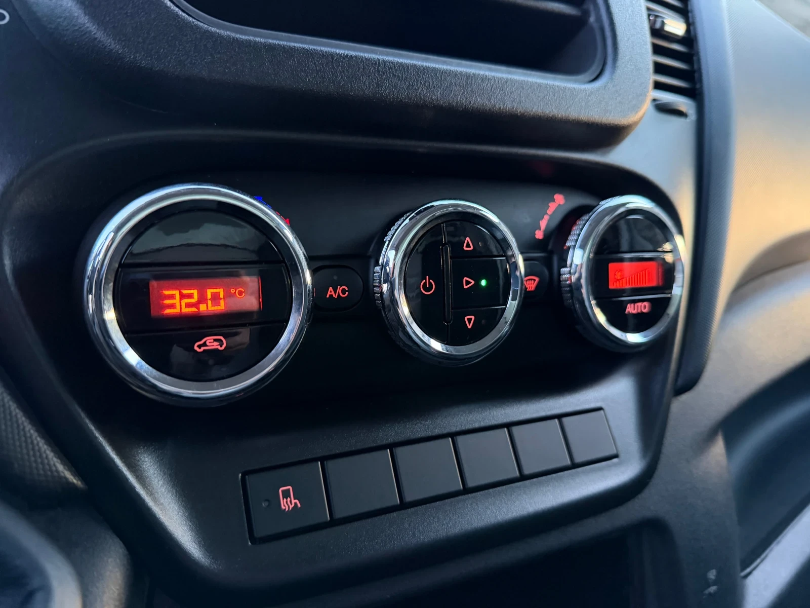 Iveco 35s15 35-150/Daily/Хладилен/Темпомат, снимка 14 - Бусове и автобуси - 53464340