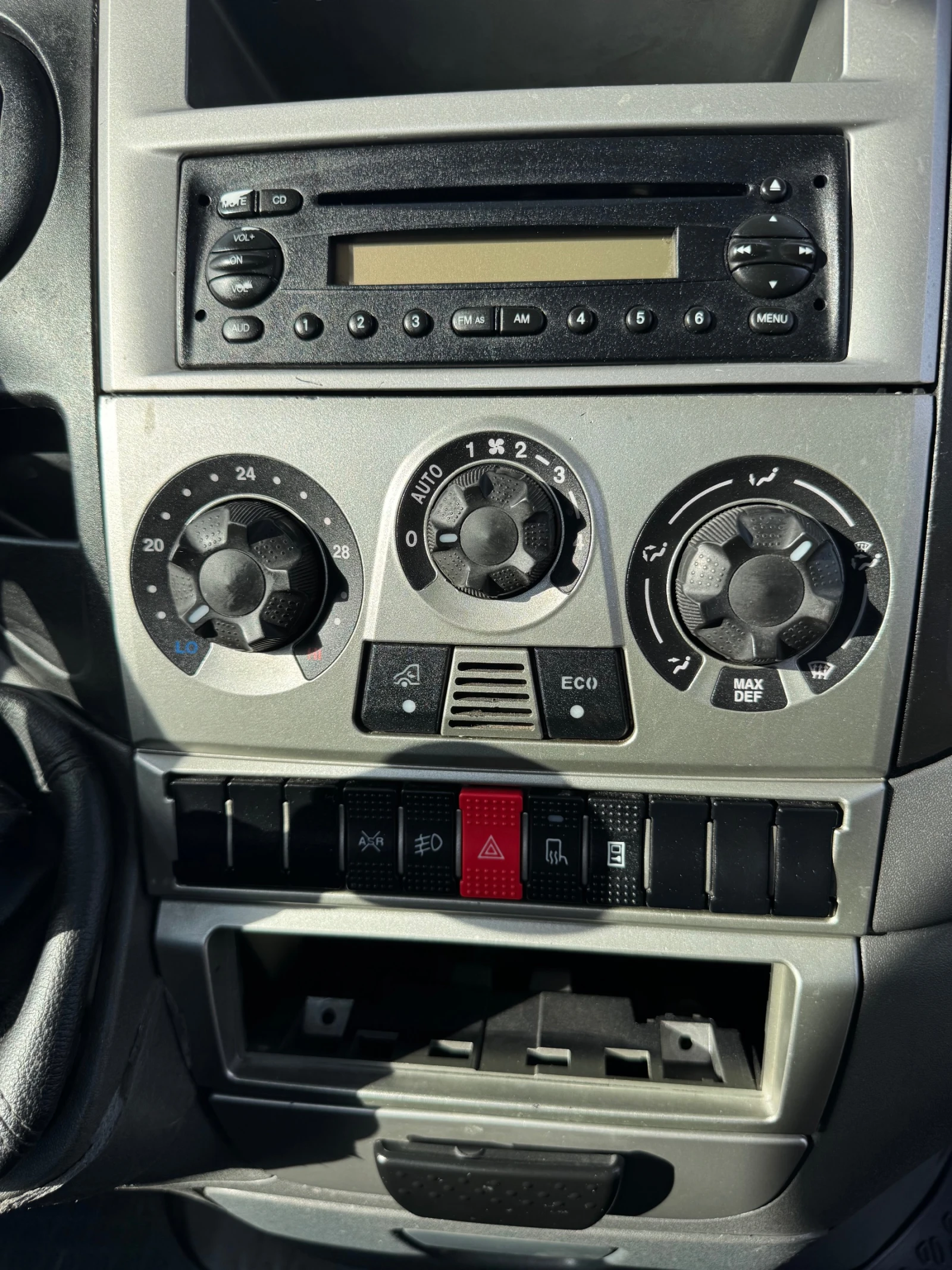 Iveco 35c13 КЛИМАТРОНИК, снимка 14 - Бусове и автобуси - 53989357