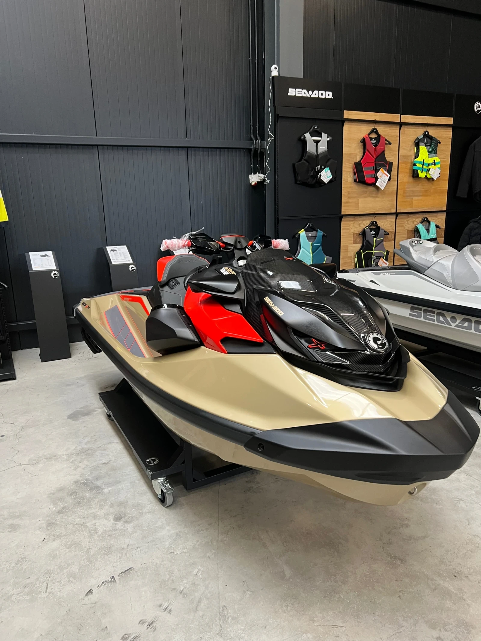 Джет Bombardier Sea Doo RXP 325 Tech Package 2026 - изображение 2