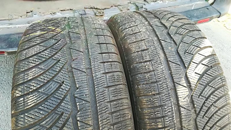 Гуми Зимни 245/45R18, снимка 1 - Гуми и джанти - 25600219