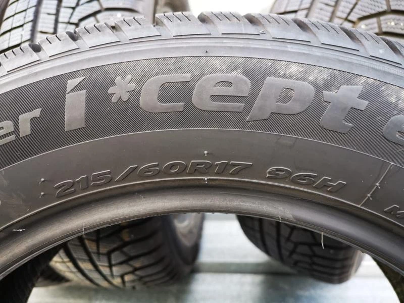 Гуми Зимни 215/60R17, снимка 2 - Гуми и джанти - 26825166