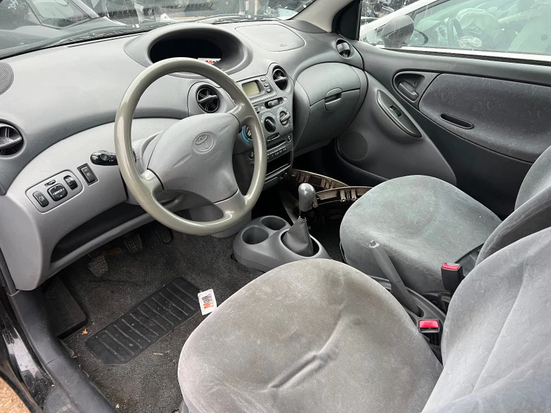 Toyota Yaris 1.0vvti, снимка 5 - Автомобили и джипове - 38911540