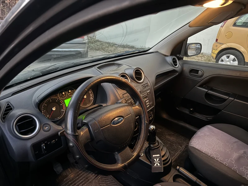 Ford Fiesta 1.4TDCI, снимка 5 - Автомобили и джипове - 48015079