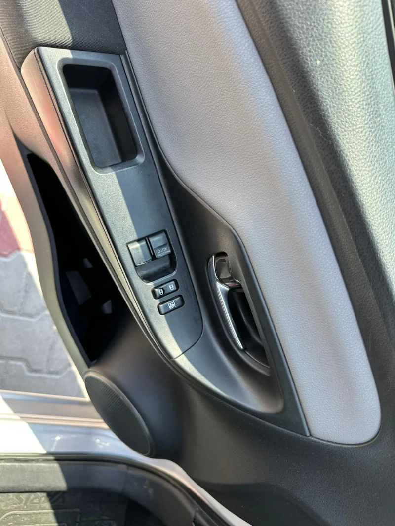 Toyota Yaris 1.33 i, снимка 6 - Автомобили и джипове - 52501418