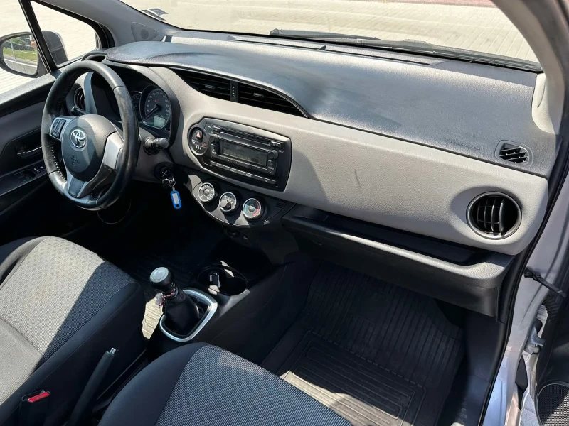 Toyota Yaris 1.33 i, снимка 5 - Автомобили и джипове - 52501418