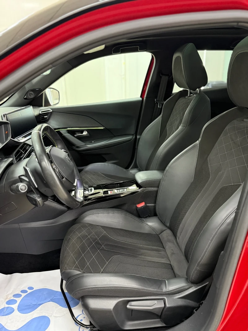 Peugeot 2008 1.2 GT Line/155к.с/ОБСЛУЖЕН/PANORAMA/360/ЛИЗИНГ/, снимка 10 - Автомобили и джипове - 52697775