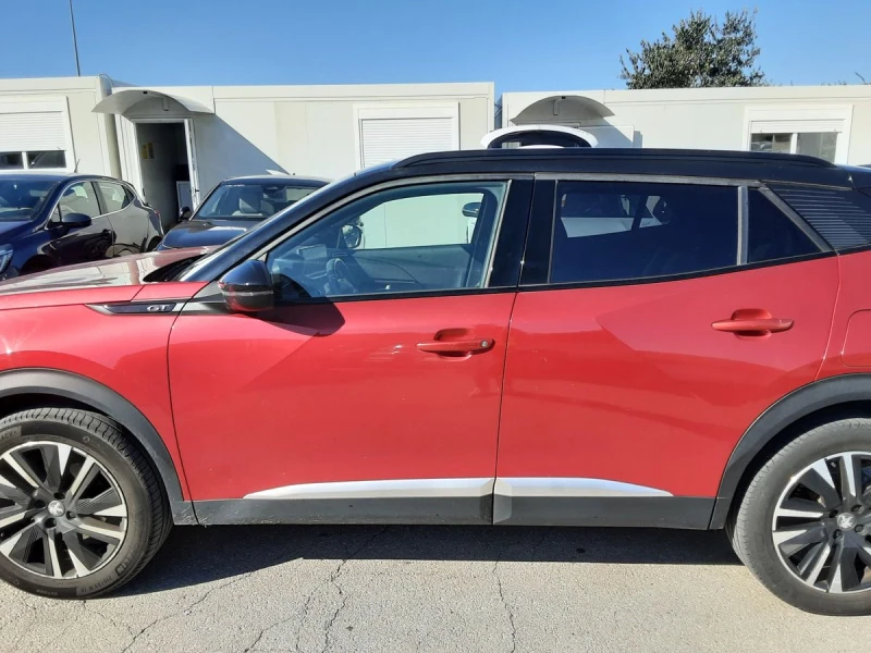 Peugeot 2008 1.2 GT Line/155к.с/ОБСЛУЖЕН/PANORAMA/360/ЛИЗИНГ/, снимка 5 - Автомобили и джипове - 52697775