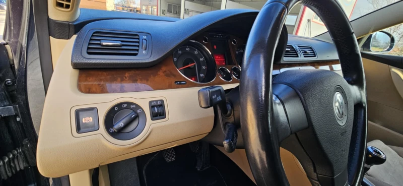 VW Passat, снимка 11 - Автомобили и джипове - 52908064