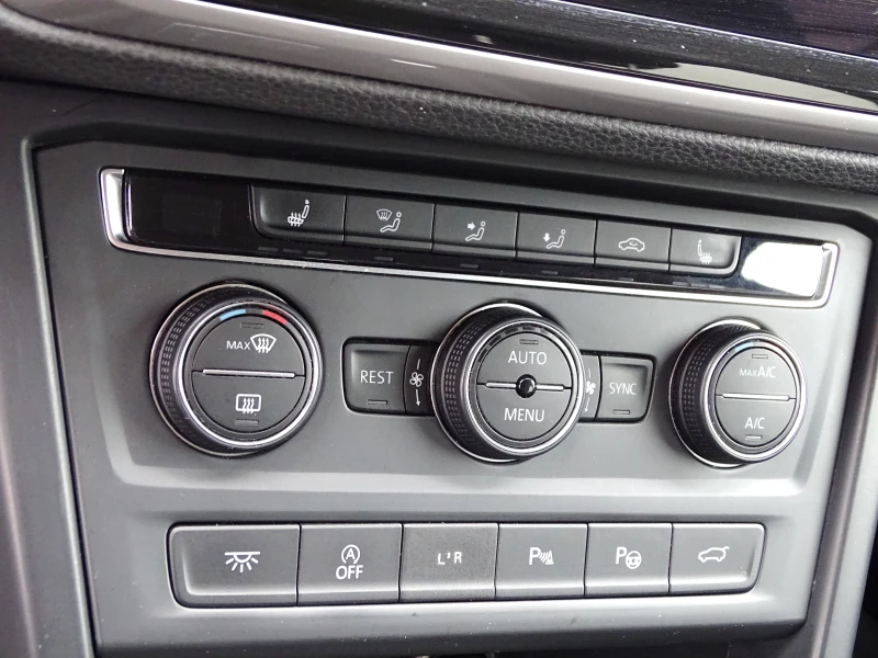 VW Touran FACELIFT_2.0TDI_7 Местен_150 Коня_* , снимка 15 - Автомобили и джипове - 53138751