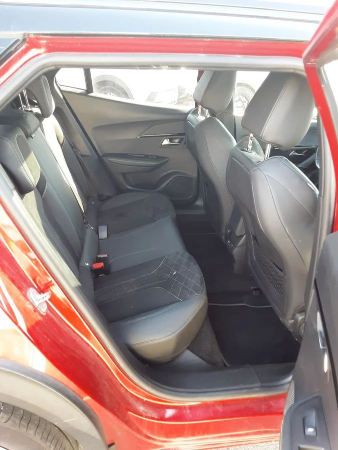 Peugeot 2008 1.2 GT Line/155к.с/ОБСЛУЖЕН/PANORAMA/360/ЛИЗИНГ/, снимка 12 - Автомобили и джипове - 52697775