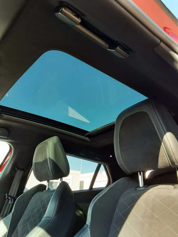 Peugeot 2008 1.2 GT Line/155к.с/ОБСЛУЖЕН/PANORAMA/360/ЛИЗИНГ/, снимка 13 - Автомобили и джипове - 52697775