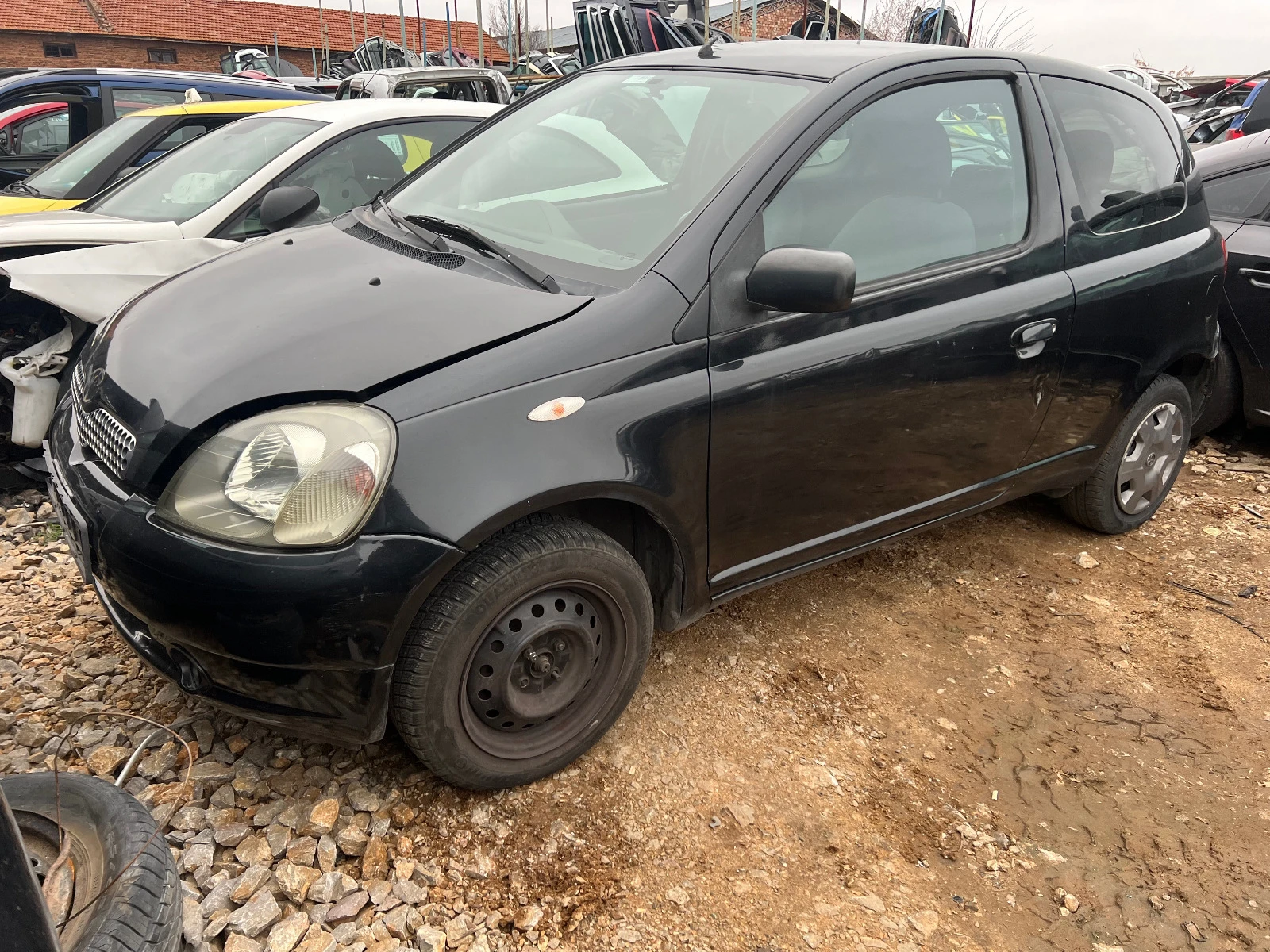 Toyota Yaris 1.0vvti - изображение 4