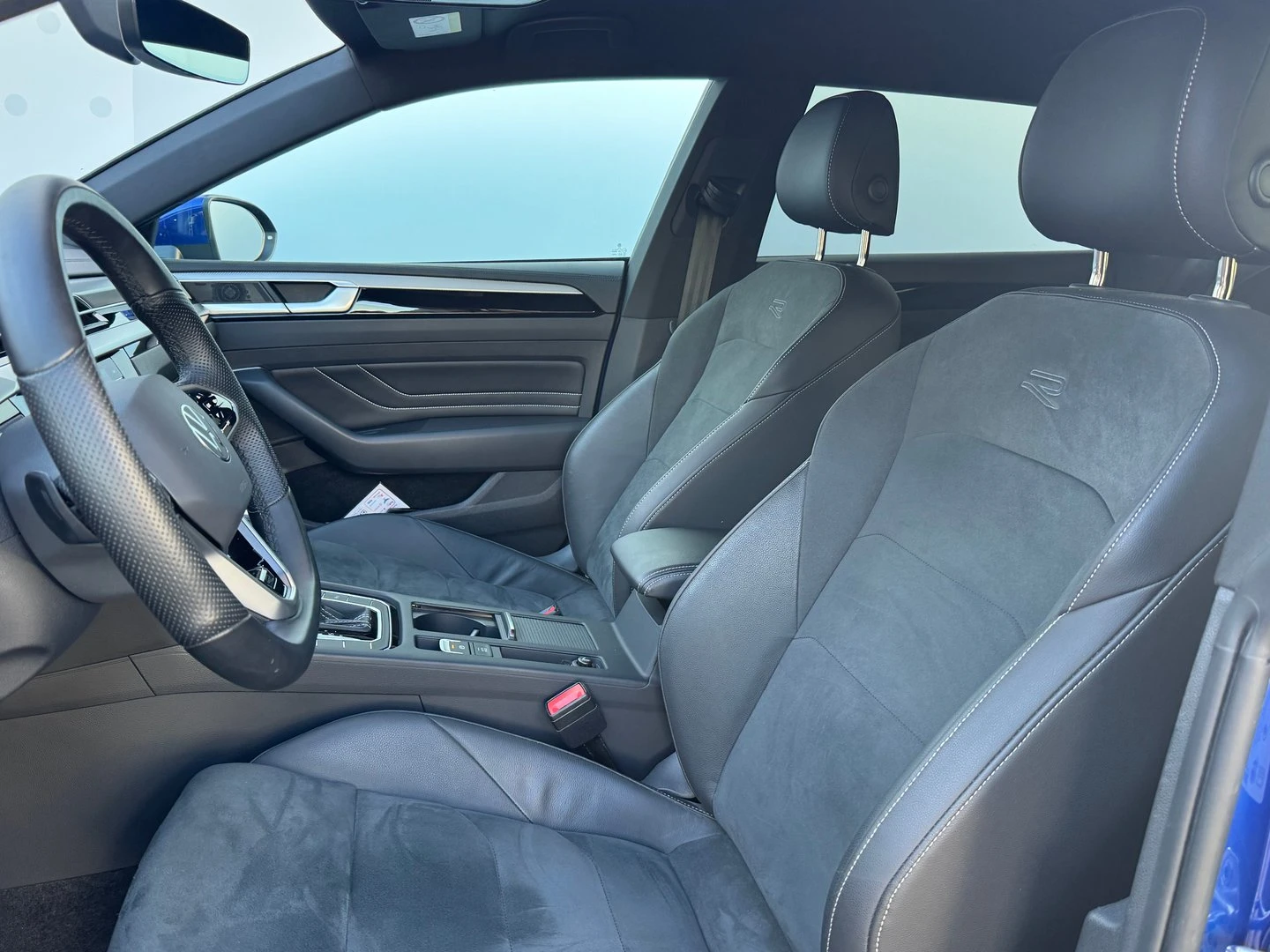 VW Arteon R-Line 2.0 TDI SCR DSG, снимка 6 - Автомобили и джипове - 53439251