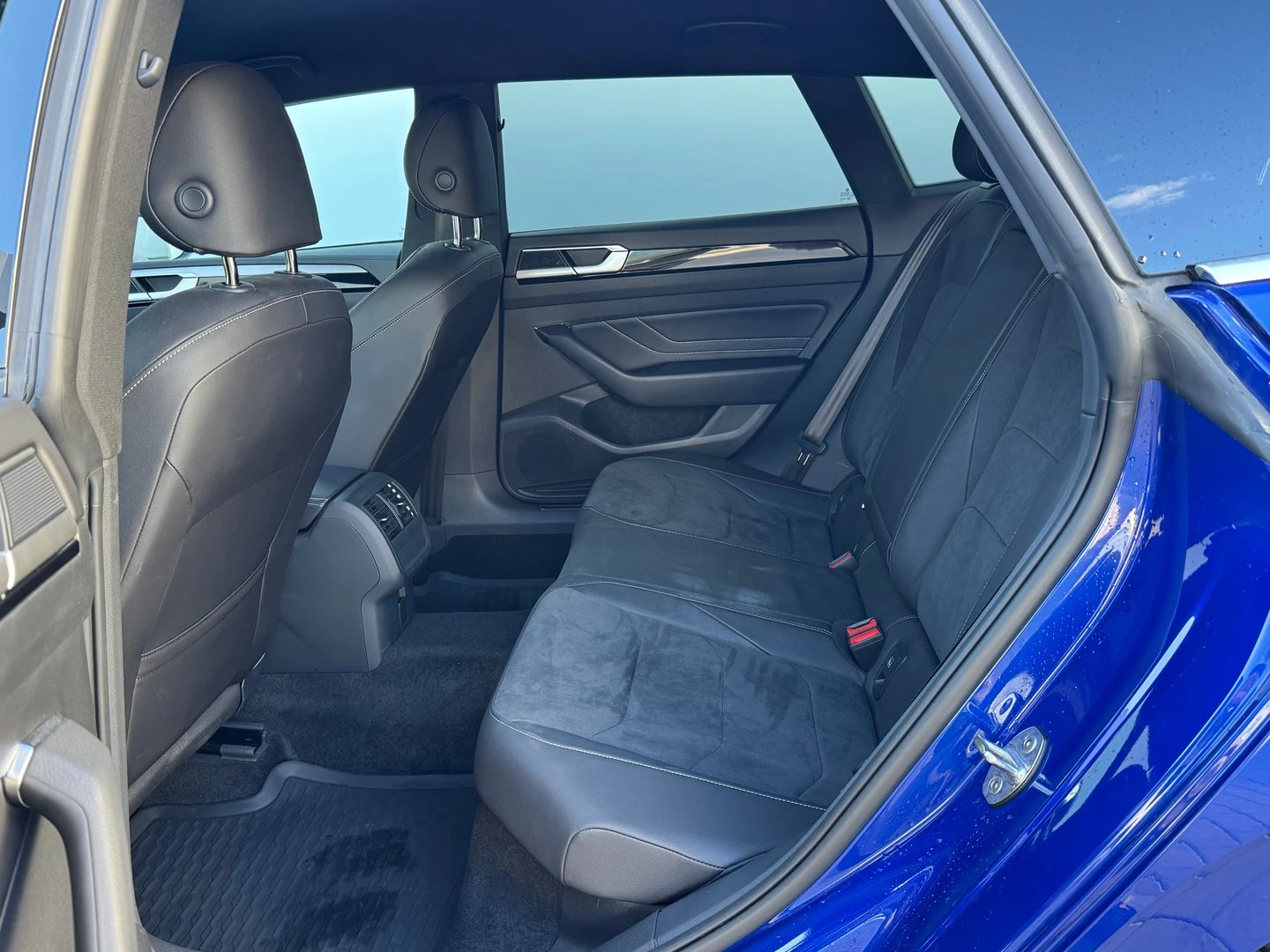 VW Arteon R-Line 2.0 TDI SCR DSG, снимка 9 - Автомобили и джипове - 53439251