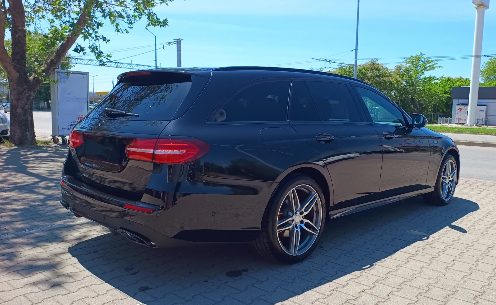 Mercedes-Benz E 220 Premium Plus - изображение 7