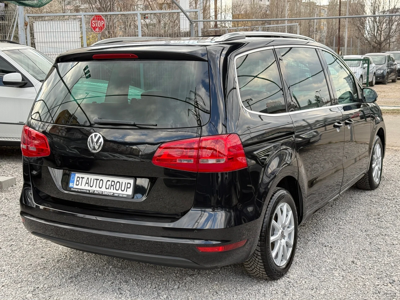 VW Sharan 2.0TDI 140HP AUTOMATIC 6+ 1 МЕСТА/ПАНОРАМА/TOP!, снимка 6 - Автомобили и джипове - 53990380