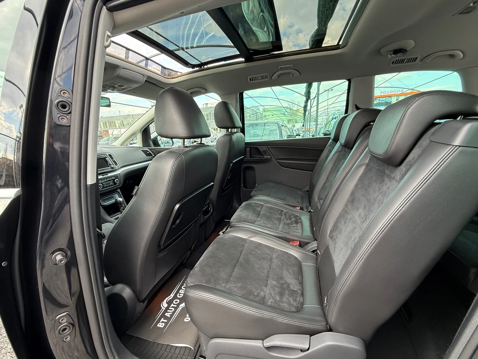 VW Sharan 2.0TDI 140HP AUTOMATIC 6+ 1 МЕСТА/ПАНОРАМА/TOP!, снимка 8 - Автомобили и джипове - 53990380