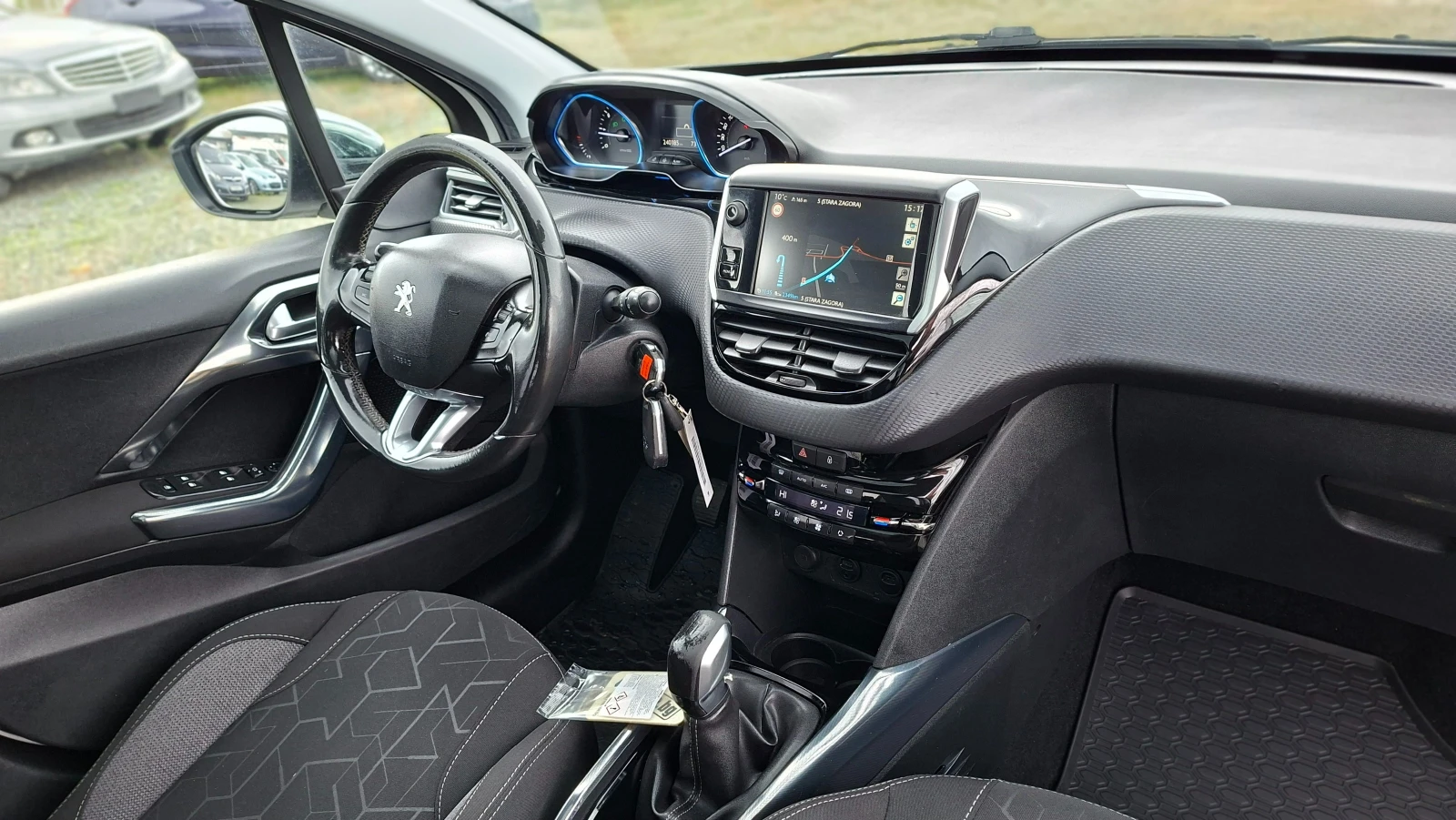 Peugeot 2008 1.6i , снимка 9 - Автомобили и джипове - 54001858